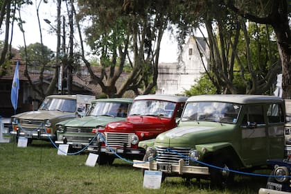Exposición de autos antiguos Autoclasica en el Hipódromo de San Isidro.