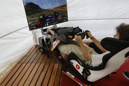 Exposición de autos antiguos Autoclasica en el Hipódromo de San Isidro.