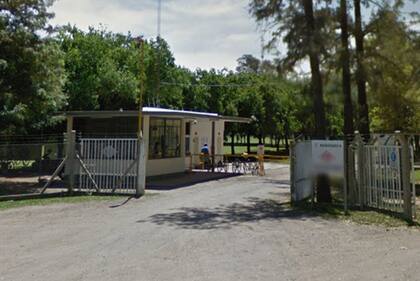 El ingreso a la fábrica de pólvora Austin Powder en Rafaela donde esta madrugada ocurrió una explosión