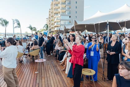 Expositores y participantes, sponsors e invitados especiales, atentos a las palabras d elos oradores