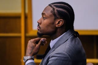 Exreceptor de los Patriots Stefon Diggs es declarado no culpable de agredir a su chef privado