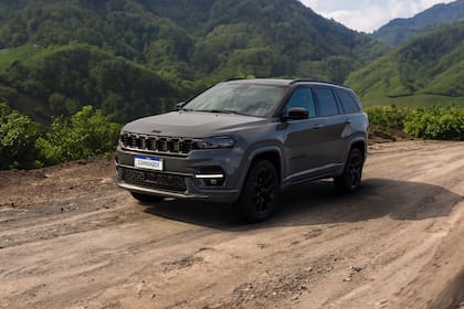 Exterior del nuevo Jeep Commander Blackhawk