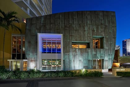 Exterior edificio azul Mandarin Oriental Miami