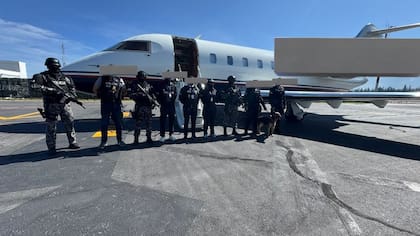 Extraditan a "Llanero" y Nirama, narcos de Colombia, a Estados Unidos (X @JohnReimberg)