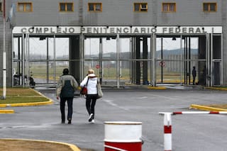 Piden extender el permiso de uso de celulares a los presos en cárceles federales