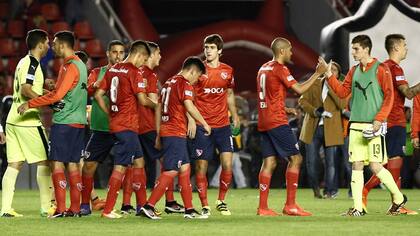 Ezequiel Barco (27), una de las revelaciones de Independiente; a la derecha (13), el arquero Rehak, otra pieza de las inferores