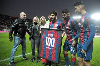 Ezequiel Cerutti cumplió 100 partidos con la camiseta de San Lorenzo ante Racing; los dirigentes quieren que siga