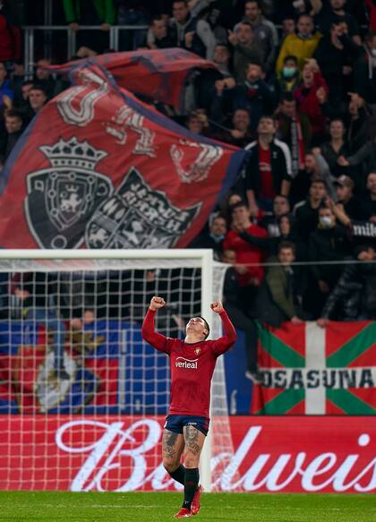 Ezequiel 'Chimy' Ávila festeja el tanto de la igualdad ante Barcelona