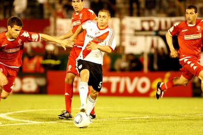 Ezequiel Cirigliano jugando para River, en un choque contra Huracán