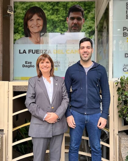 Ezequiel Daglio con Patricia Bullrich durante la campaña presidencial