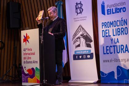Ezequiel Martínez en el lanzamiento de la feria del libro 2024