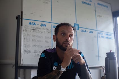 Ezequiel Videla, uno de los encargados de las juveniles de Racing Club / foto de Nicolás Suárez