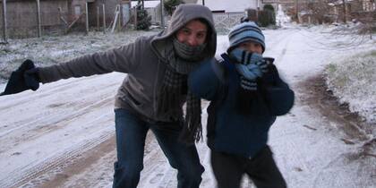 Ezequiel y Mateo Guzmán, desde Balcarce, enviaron imágenes de la nieve