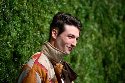 Ezra Miller es una figura de peso en el universo de películas de Warner Bros, uno de los mayores y más tradicionales estudios de Hollywood