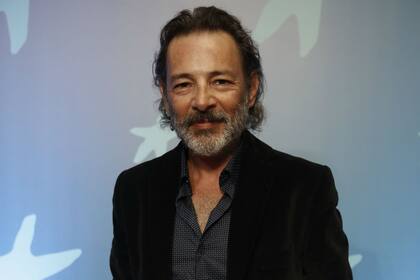 Fabián Vena ganó el premio de espectáculo unipersonal por la obra "Conferencia sobre la lluvia"