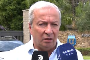 El presidente de Vélez no descartó la suspensión del torneo local en medio del conflicto judicial que involucra a la AFA