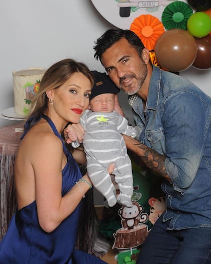 Fabián Cubero y Mica Viciconte junto a Luca, su primer hijo juntos