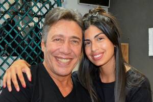El “flechazo” de Gianola: cómo conoció a su novia, 36 años más joven y el romántico compromiso