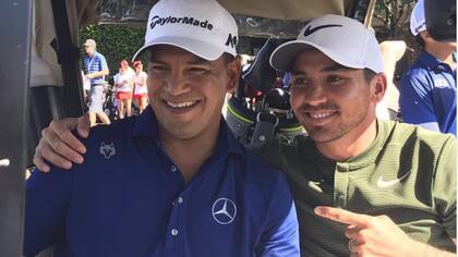 Fabián Gómez bromea con el N°1 del mundo, el australiano Jason Day