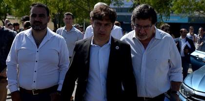 Fabián Luayza junto al gobernador Axel Kicillof y el exministro de Educación Alberto Sileoni