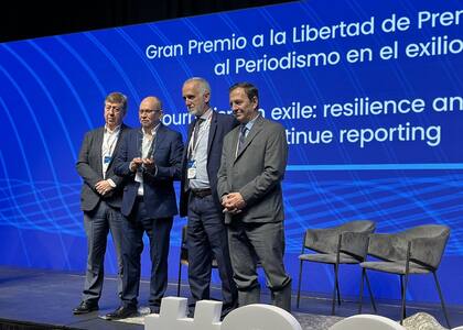 Fabián Medina recibió el premio a la Libertad de Prensa de la SIP. El medio que dirige -La Prensa de Nicaragua- tiene su redacción completa en el exilio por la persecución del régimen de Daniel Ortega