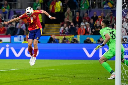 Fabian Ruiz convierte el segundo gol de España ante Georgia