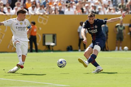Fabian Ruiz marca el 3-0 de PSG, sin que lo pueda evitar el cruce de Valverde