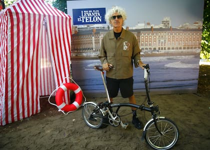 Fabio Posca, llegó a Mar del Plata para ofrecer su unipersonal Transensual, una epopeya en contra de los prejuicios; además, el actor hace streaming junto a Fede Bal en Blender