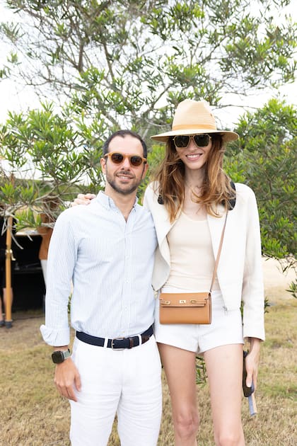 Fabio Rabinovich y la modelo y galerista Dafne Cejas