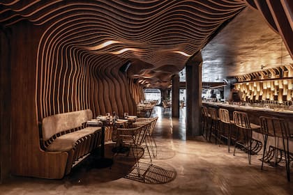 Fabric Sushi Puerto Madero: por su instalación que da la ilusión de una cueva submarina, quedó finalista del Restaurant and Bar Design Awards.