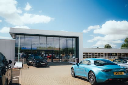 Fábrica de Alpine en Inglaterra