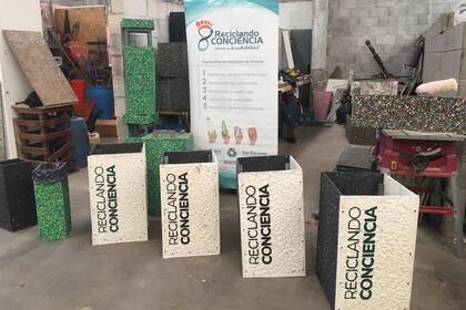 Fabrican y venden diferentes productos realizados 100% con materiales recuperados