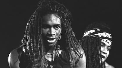 Fabrice y Rob bailaban y simulaban cantar sobre las pistas de sus canciones en sus presentaciones en vivo y álbumes, a pesar de tener el crédito como las voces principales