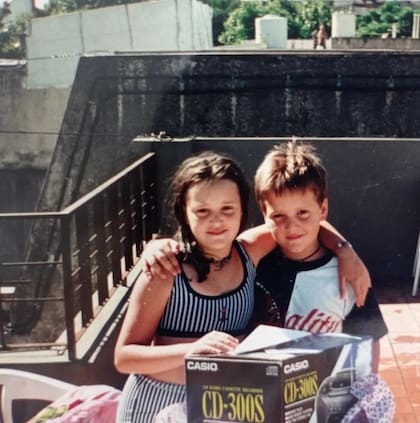 Fabricio "Chio" Cagnin junto a su hermana Mariel, quien falleció a los 11 años