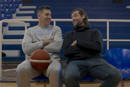 Fabricio Oberto junto con Luis Scola, compañeros de selección