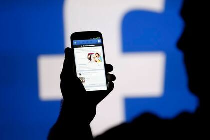 Facebook es, cada vez más, el camino principal para acceder a las noticias