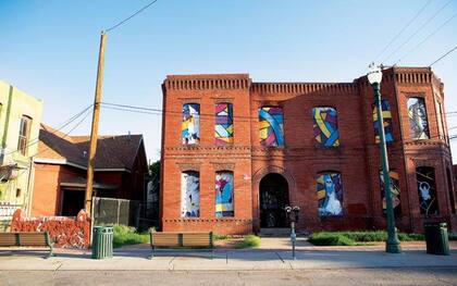 The Mansion House funcionó como un burdel y es la estructura más antigua del barrio.