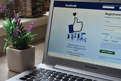 Facebook permite descargar datos personales (Foto Pexels)