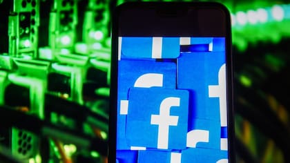 Facebook trabaja con más de 30 agencias de comprobación de datos