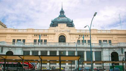 Fachada de la estación de Retiro