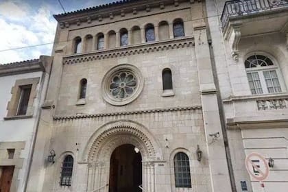 Fachada de la Iglesia de San Martín de Tours, en Palermo, en la calle del misma nombre