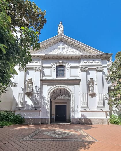 Fachada de la iglesia del convento, remozada para el Centenario.