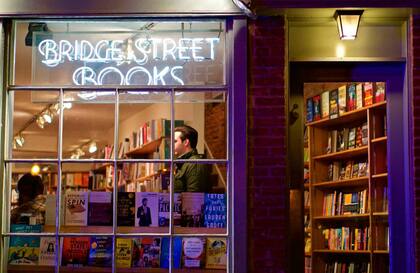 Fachada de la librería Bridges Street Books.