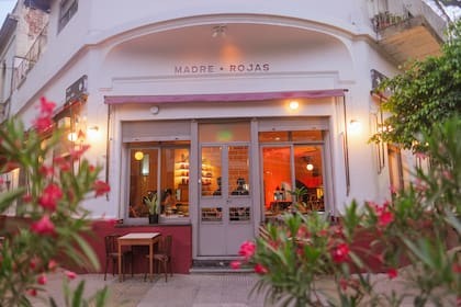 Fachada de la parrilla Madre Rojas, en el barrio de Villa Crespo.