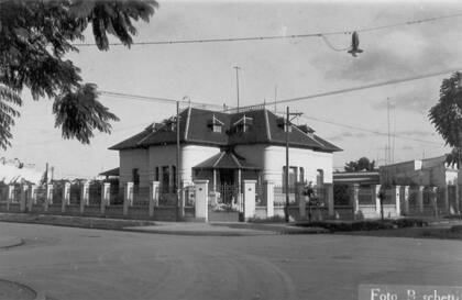 Fachada de la Villa Perrando vista desde el cruce de la avenida principal.Fotografía tomada en 1933.