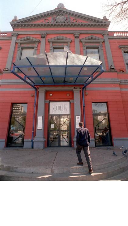 Fachada del Centro Cultural Recoleta