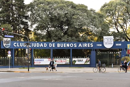 Fachada del Club Ciudad de Buenos Aires. En su caso, le ofrecieron al Estado sus instalaciones para instalar un hospital de campaña