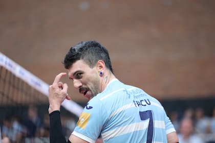 "Facu", con el dorsal 7 de Ciudad, su último club en el vóleibol. Volvió para cerrar un ciclo y se consagró campeón.