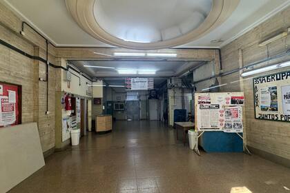 Pasillos vacíos en la facultad de Ciencias Sociales