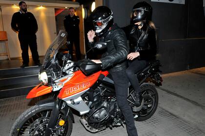 Facundo Arana y María Susini llegaron y se fueron juntos en moto